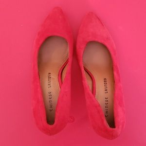 Red pumps